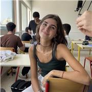 Étudiante en première année d'école de commerce, je propose des cours d’anglais aux plus petits avec enthousiasme et pédagogie!